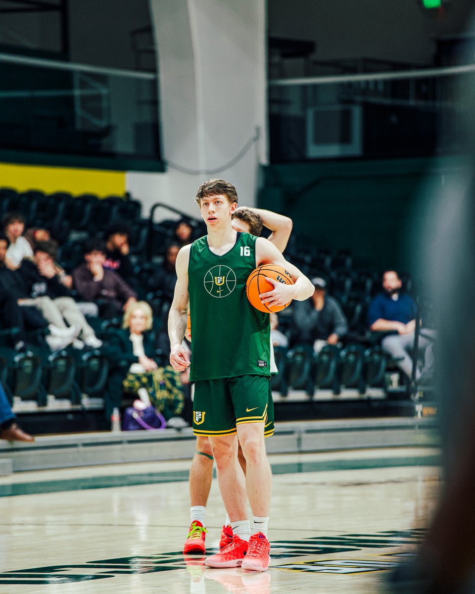 USFDonsMBB's tweet photo. Always putting in work 💪

See you Monday night at War Memorial

🎟️ https://t.co/3G19uMsny3

#USFDons | #WCChoops https://t.co/SXWcLnreka