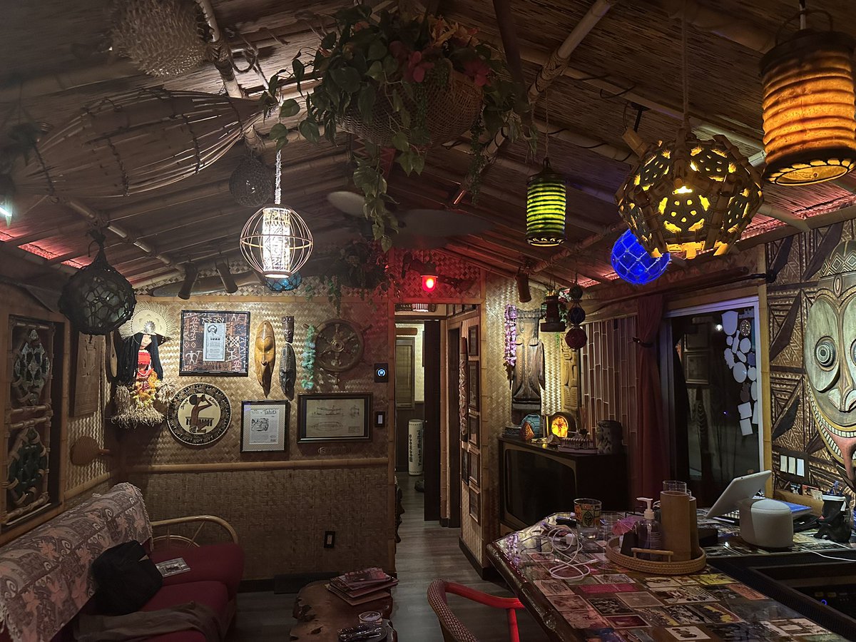 TomKMorris's tweet photo. While in Florida recently, I stayed at an AirBnB outfitted by the great Tommy Allsmiller (@Typhoon_Tommy) who recently restored the famous Mai Kai Restaurant in Fort Lauderdale. It was a Tiki dream-come-true! On the AirBnB site, it’s Mananui House in Kissimmee, owned and managed by Tahiti Gil. A real tropical hideaway, minutes from that other tropical hideaway!