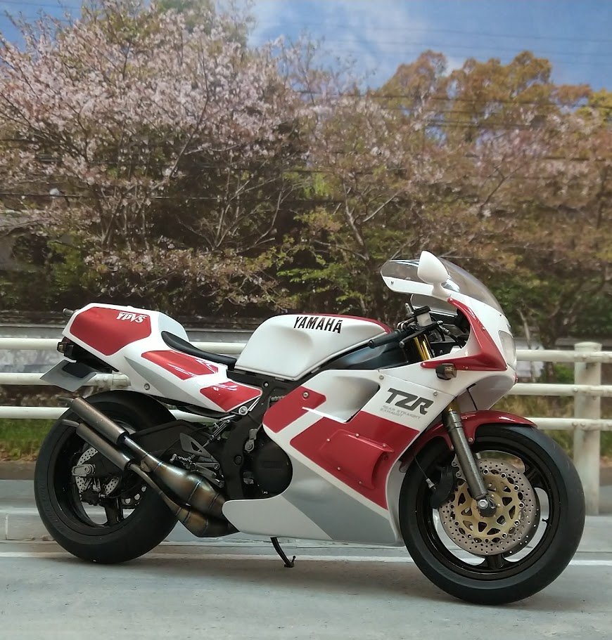 touchbikeks2's tweet photo. #見えないおしゃれ 
3MAのフレームにRZV500のエンジン載せました♪
アンダーカウル付けちゃうともうぜんぜんわからんよねｗ https://t.co/qQqBv6QUIc