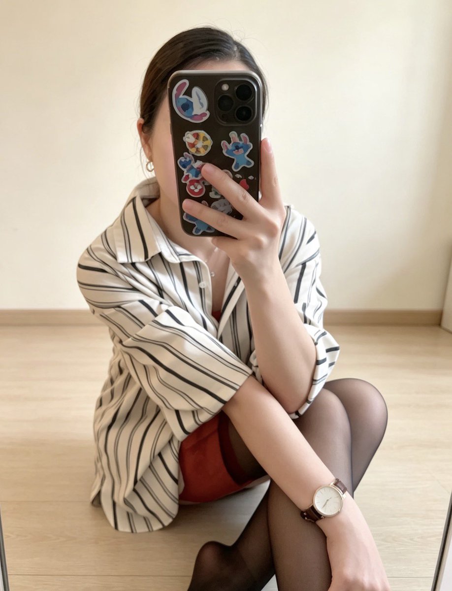 Houmaamud's tweet photo. 我承认，我对华有好感。
也能感觉到，华对我的感情，不是继子对后妈的那种，而是男人对女人的喜欢。
但是我觉得自己应该不会和华打破底线。
因为我和他的爸爸彼此相爱，我不想失去来之不易的第二次婚姻。
但是，和华成为什么话都可以说的知己，我是愿意的。
人生，爱人之外，也确实需要一个异性知己。 https://t.co/fRLoyytX9q