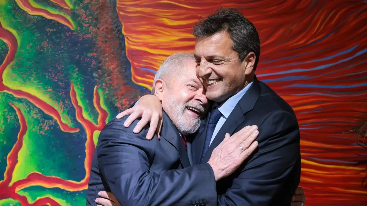 SergioMassa's tweet photo. Mañana y siempre del lado Lula de la vida ✌️🇦🇷🇧🇷❤️ https://t.co/7hTA8xF0aR