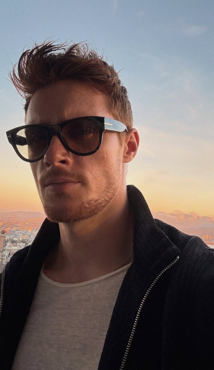 AdamSam30's tweet photo. Max Parker would make a great Bond! He's incredibly handsome, hot, and undeniably talented! 😏 https://t.co/pq5zW1Hf1g