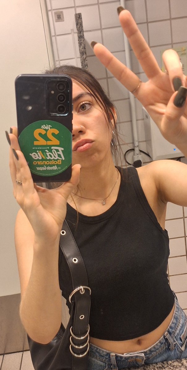 Luluuxzzz's tweet photo. Amanhã é 22 https://t.co/4Gizoh165i