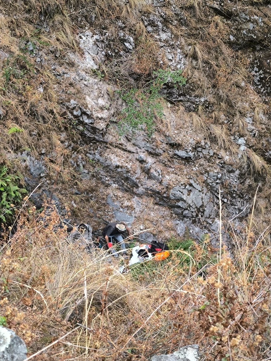 robxreyna's tweet photo. #URGENTE
Estudiante de Biología de la @UNMSM_ sufre caída en una quebrada como parte de una excursión con dos profesores y compañeros.
Los @bomberosdelperu dicen que no llegan, @Policia_Peruana no contesta. Está oscureciendo y necesitan ayuda.
@Latina_pe @Latina_Noticias https://t.co/yeeMRRyagg