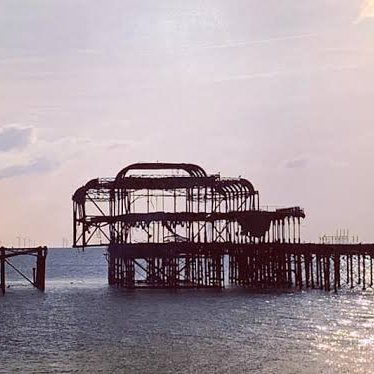 technonator's tweet photo. 1. resim İngiltere Brighton'da fırtınada çöken iskele, 2. resim iskelenin önceki hali. Aradaki farkı bulun. 

İngilizler aksiyonu seviyor. https://t.co/fe6XtKCT01