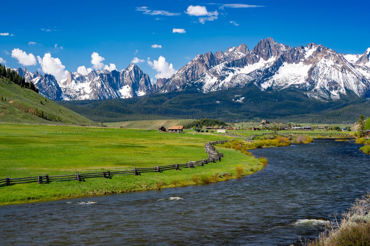 FunktionError's tweet photo. @StatisticUrban I'm probably Idaho or Tennessee as well.

I hear Idaho has some beautiful sights, but Tennessee has the 8th wonder of the world https://t.co/xTafBRXfZp