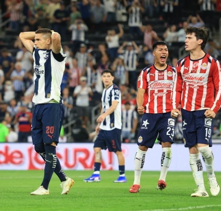 elcompitv's tweet photo. Si hay un visitante que NO le pesa El BBVA, ese es @Chivas.

De hecho en la era de los Torneos Cortos, los tapatíos ganan más juegos ahí que el propio @Rayados.

11 Triunfos MTY
5 Empates
14 Victorias CHIVAS
46 Goles Rayados
46 Goles Guadalajara 

Hoy a MTY le urge ganar en casa! https://t.co/GIso2i66FT
