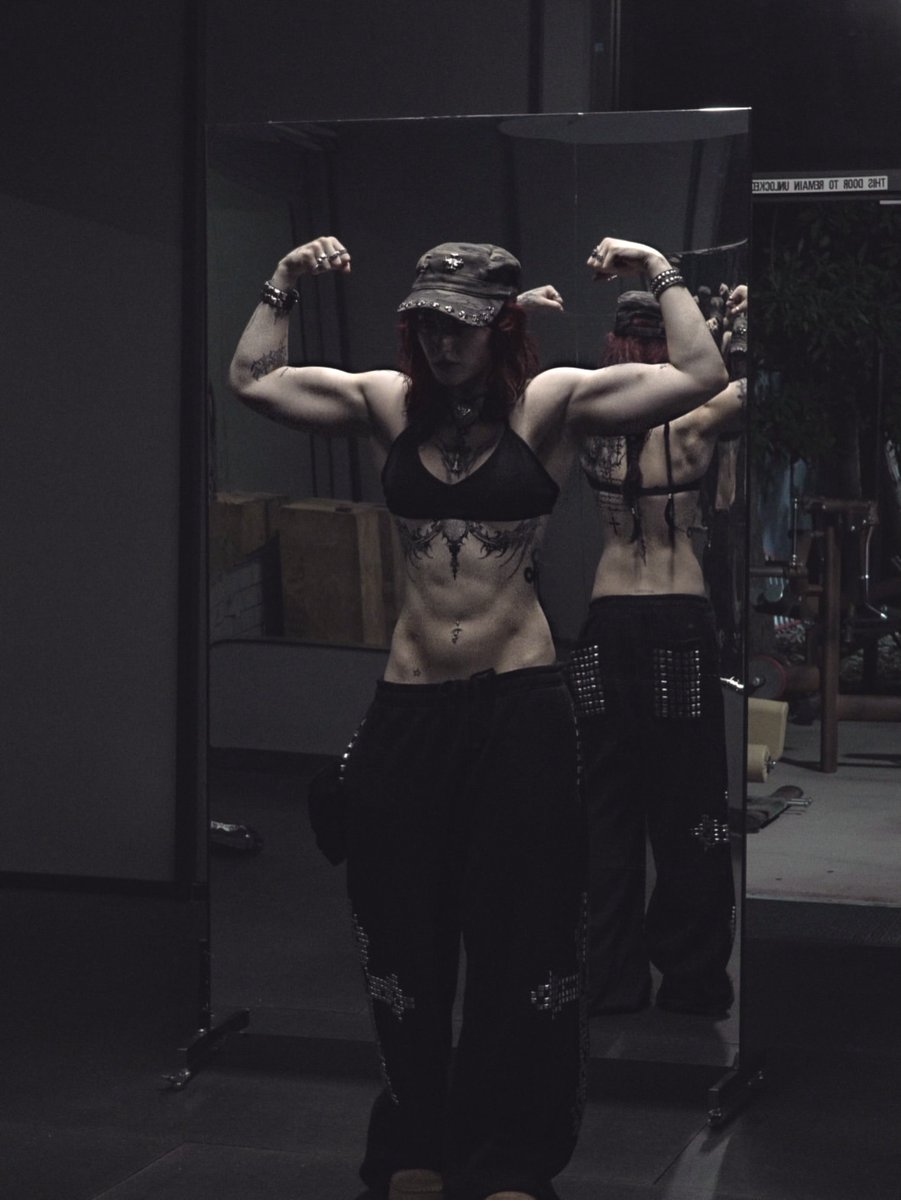 FROMLACHRYMA's tweet photo. FACE CARD. ㅤㅤㅤㅤㅤㅤBODY CARD. https://t.co/n6B9G4omzJ