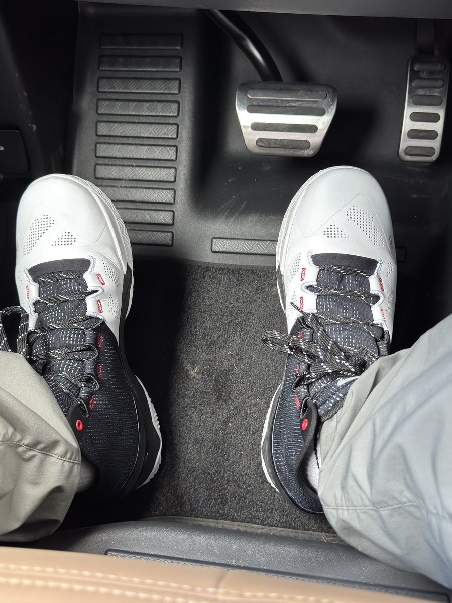 02520w tweet picture