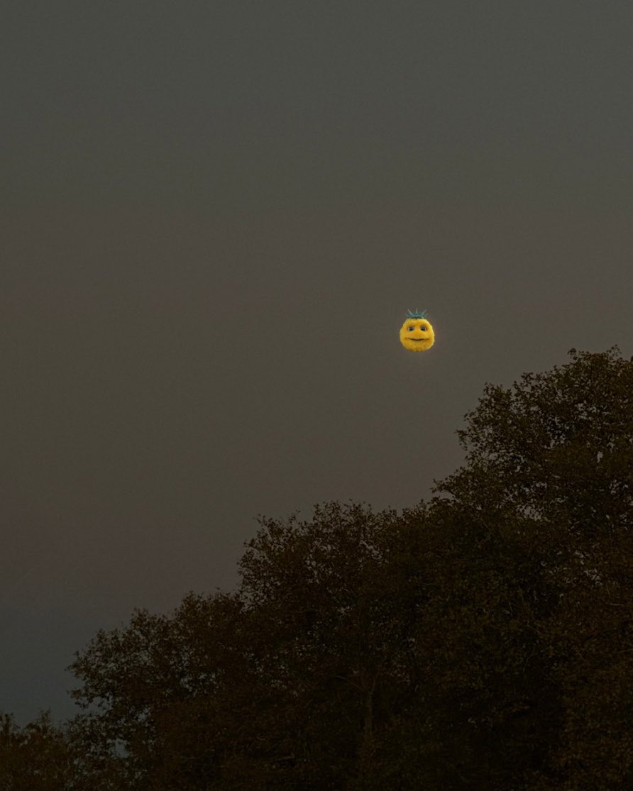 tvsilverscreen's tweet photo. the moon looks so beautiful tonight https://t.co/Z9VQcwlnC4