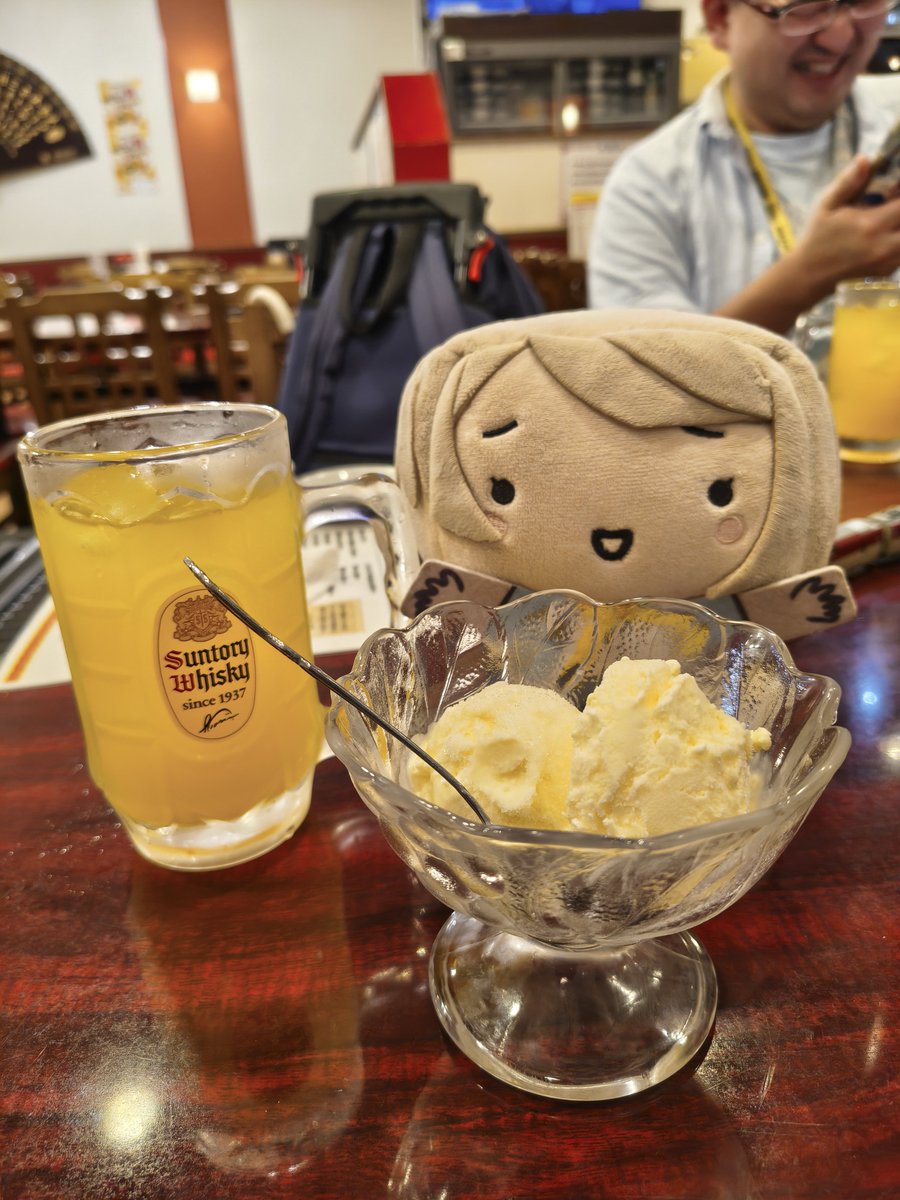 1186Exp's tweet photo. 絶品中華に舌鼓を打ちつつ いつも通り縫いと模型でわちゃわちゃしながら呑み😋

今回の幻鉄会 「ディーゼル機関車並べ」があるので手持ちで弄った罐に総動員を掛けたが改めて並べて確認しつつ模型を肴に談義をば…

結局こちらでも時間は溶けてアッという間に看板まで(^^;)

大充実の1日でした👍 https://t.co/fAbRwJjPwN