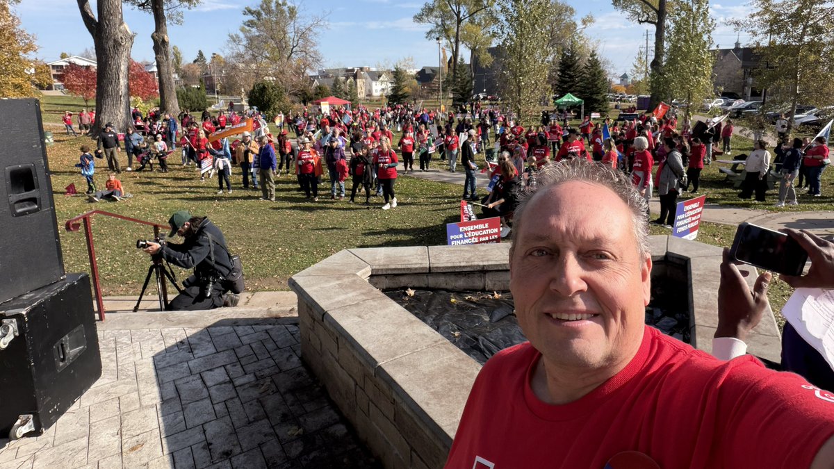 osstf's tweet photo. Four communities.
One powerful message.

From Ottawa, London, Sudbury, and Thunder Bay, education workers, families, students, and labour allies came out today to stand up for strong, properly funded public education.

Across Ontario, we’re making our voices heard!

#OSSTF #OntEd #OntEdUnited