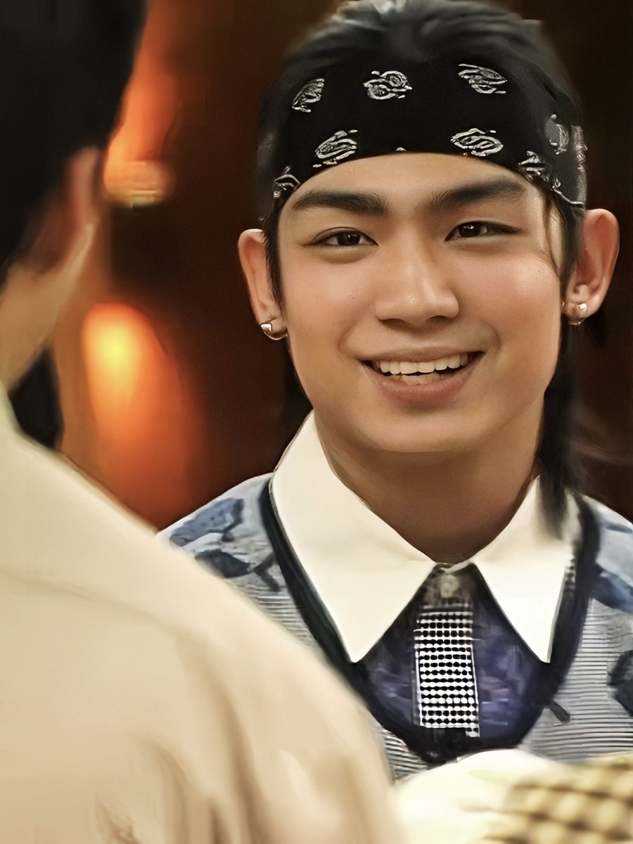 LilMissRamen's tweet photo. Habang tinitingnan ko ’tong si Jeo Ong, parang kahawig niya si JUMONG! Beh, pinaglihi ka ba ng mama mo sa kanya? HAHAHAHAHA

Good luck na lang talaga sa mga shippers diyan! Expected ko na ’to na marami talagang ma-i-ship sa kanya kasi, hello, NAPAKA-GWAPO! Tapos feeling ko, super down-to-earth at gentleman pa!

Punyeta, nahulog na naman ako sa GENTLEMAN EH! HAHAHAHAHA

#PBBCollab3 #JeoOng
