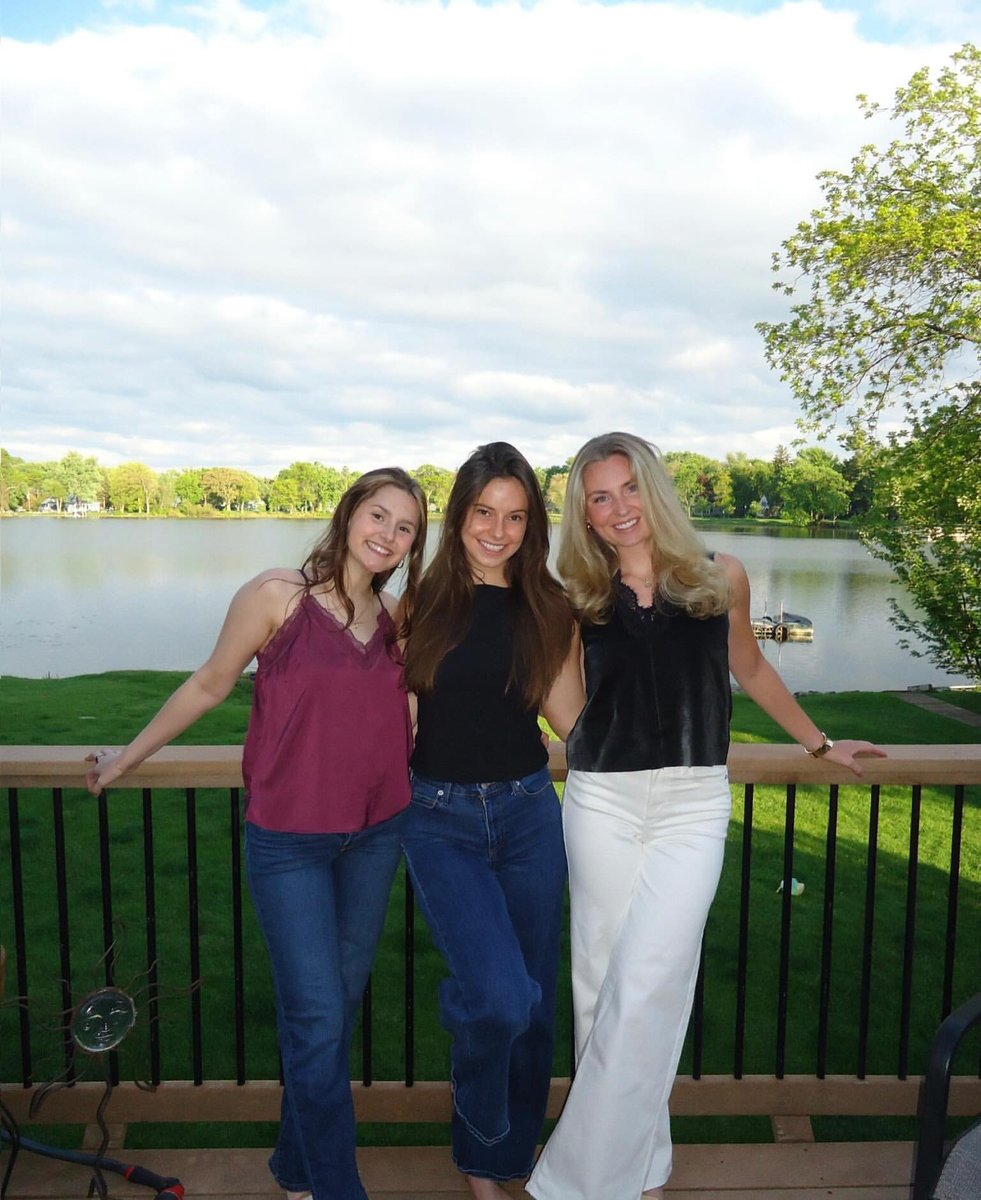 teaganP2003's tweet photo. Xoxo, mdw https://t.co/EHV443LsQY