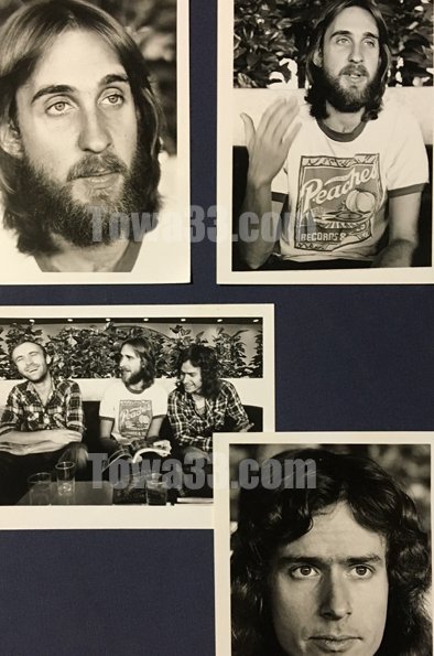 TOWADO_info's tweet photo. (#プリント #写真 #音楽雑誌社旧蔵資料)
#GENESIS #ジェネシス
#フィルコリンズ #PhilCollins
#マイクラザフォード #MikeRutherford
#トニーバンクス #TonyBanks
https://t.co/zcdnrJyIrB https://t.co/UWHFIHRN3f