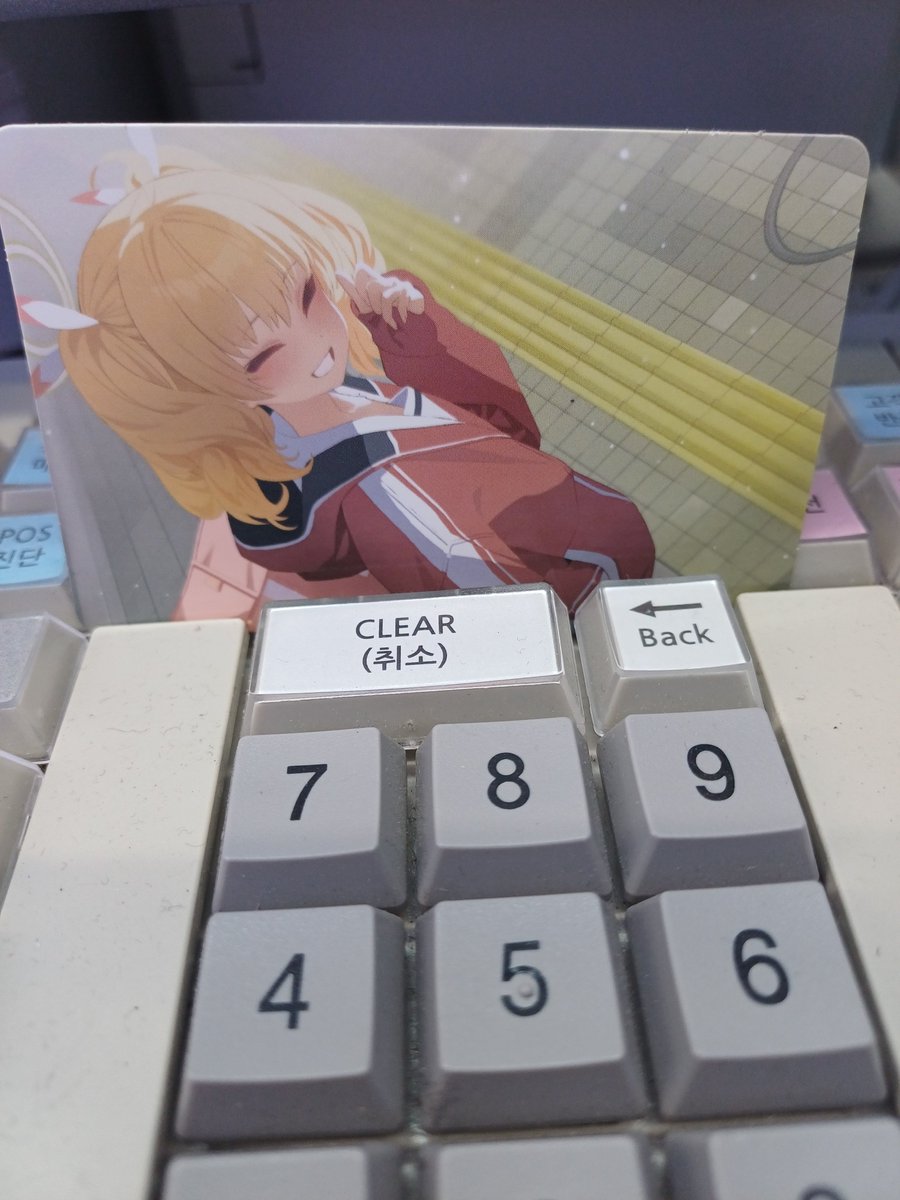 H0tButteredSou1's tweet photo. 블아 안하는데 블아 포토카드 얻음 청년이 되. https://t.co/zkVz8FIpLv