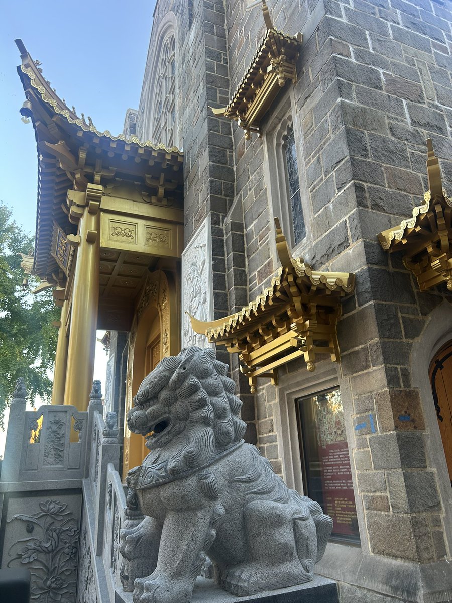 PureLandNation's tweet photo. Prajna Zen Buddhist monastery in Bay Ridge, Brooklyn with oriental elements grafted onto an old Lutheran church building https://t.co/LLTMI3S9NH