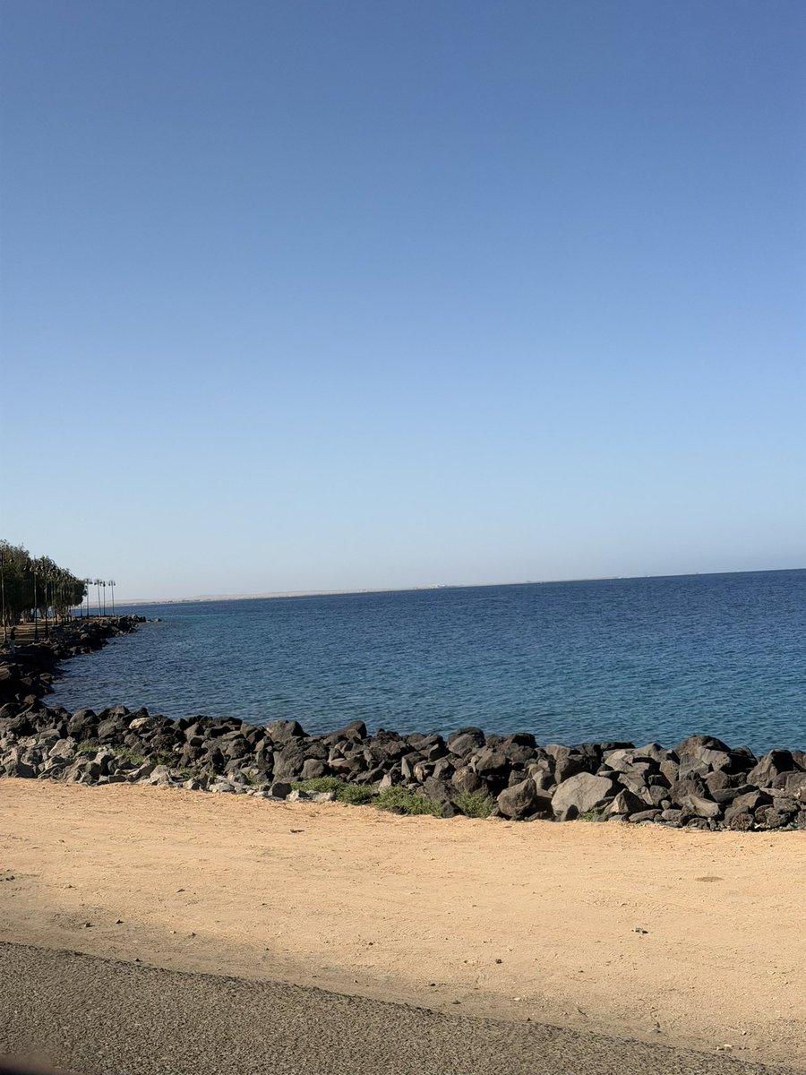 Asmq07p's tweet photo. اشتقت. https://t.co/s98r4rAEdG