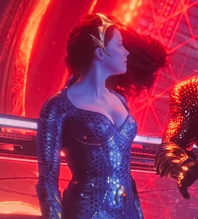 LauraStillSlay's tweet photo. Movie CGI vs. Real life amber heard natural beauty. She literally is Mera effortlessly. 🧜‍♀️🔥 https://t.co/qEnOxVoGOd