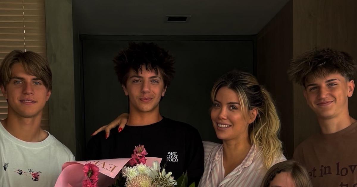 teleshowcom's tweet photo. La reacción de los hijos de Wanda Nara y Maxi López al ser consultados por el Wandagate: “¿Es una pregunta en serio?” https://t.co/84SyQkFbMw https://t.co/SdGQBH48sm