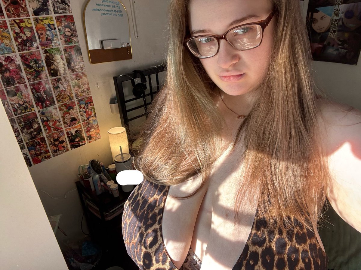 vanillav1xen's tweet photo. u dont deserve to be anything but a human wallet to me 

findom paypig https://t.co/g2srChDaIW