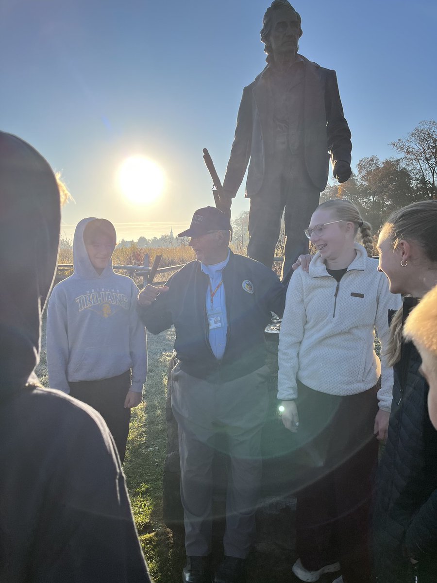 BotkinsSchool's tweet photo. The 8th graders made one last stop on their way home from D.C. at Gettysburg. https://t.co/DhYwoHTDCH
