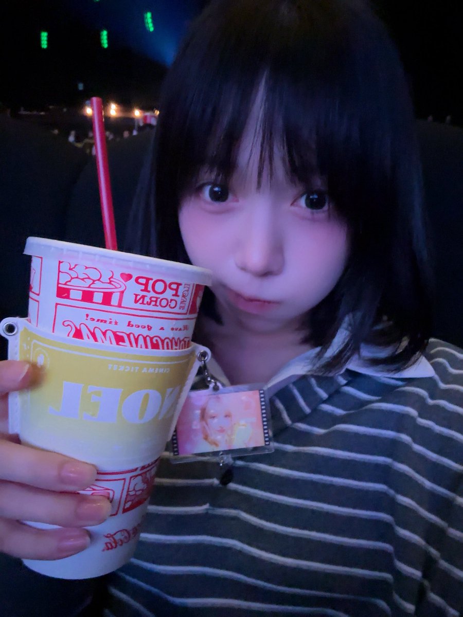nanaka_ms0707's tweet photo. ぐっもーにんぐ。
ふるっぱーさんのやつやっとゲット出来た！大好きなのえちゃんさんだったの💛

あとね、映画のお供は必ずメロンソーダ！
一人映画もなかなかいいものよ。
 #もあすた #MORESTAR #笹原なな花
 #ボブ #映画ボブ https://t.co/bl0luSZvxm
