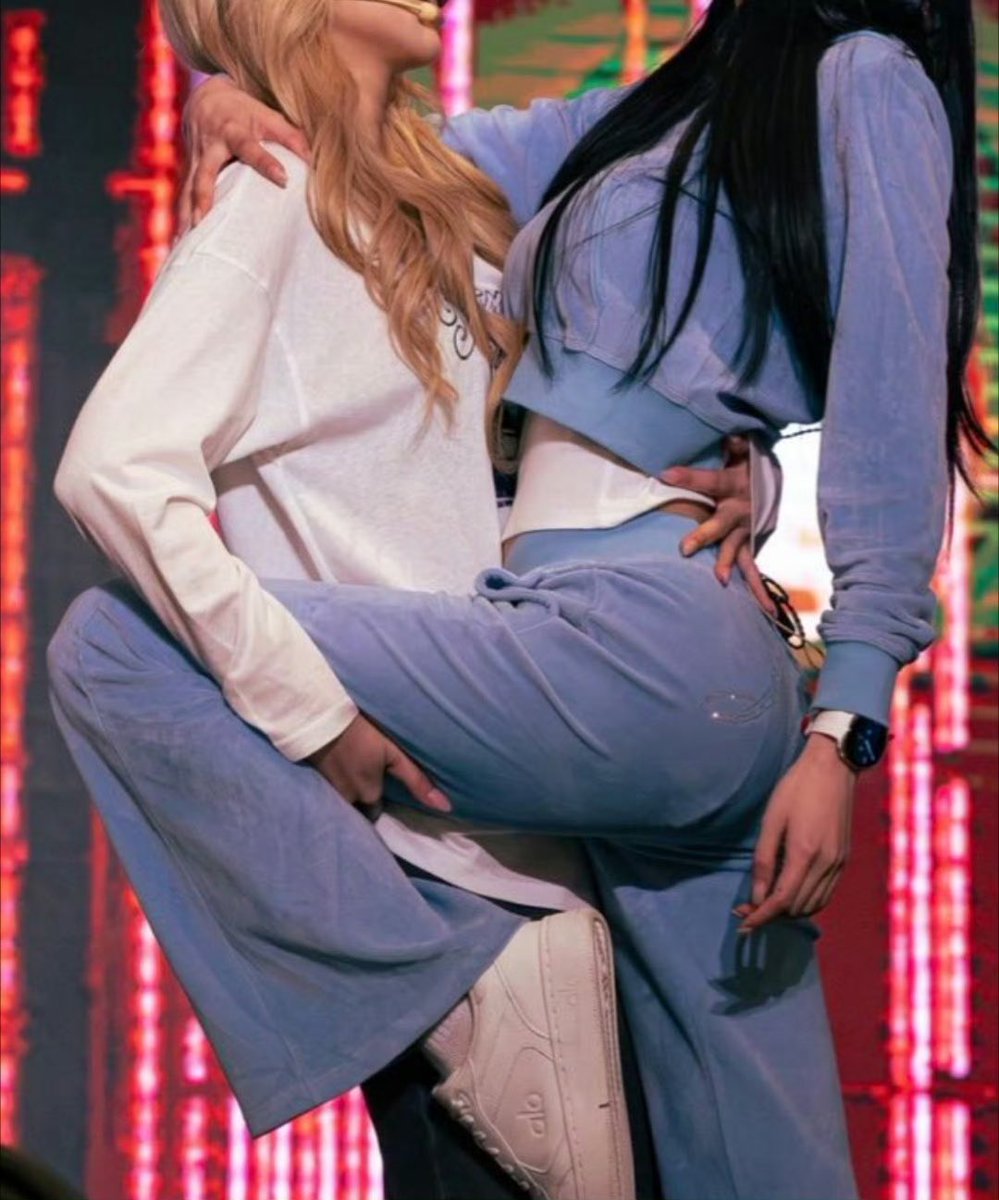 bsecrets6's tweet photo. Pelo encaixe, o caso é antigo 😌 

#JanJingjing https://t.co/ItViXf98BS