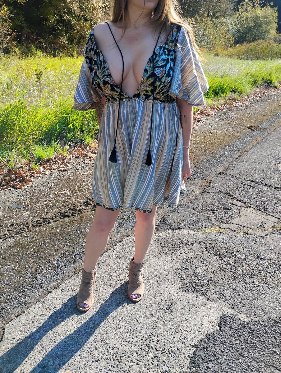 taylorannxx69's tweet photo. Girls are looking for a cool new place in the Vancouver area tonight(21+) any suggestions?? #pdx #tits #saturday https://t.co/2L0AZ19vha