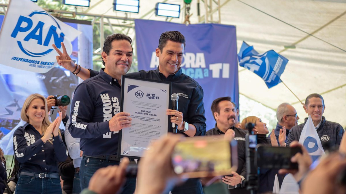 JOSEALAM's tweet photo. COORDINADOR DE LA PATRIA 

@JorgeRoHe tomó protesta a @EnriqueVargasdV como coordinador de la Patria, la Familia y la Libertad en #Huixquilucan https://t.co/DA3L9Eneny