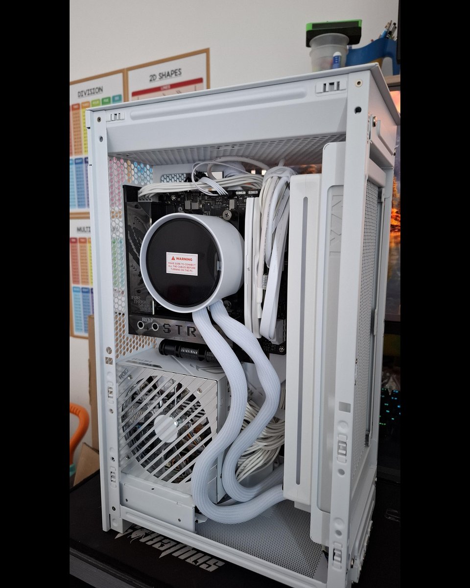 NZXT's tweet photo. Chef's kiss, no notes

How much room would this save on YOUR desk?

Shoutout to u/Disastrous-Drink1669

https://t.co/2naa9PuI9q https://t.co/hEEWtGJJFU