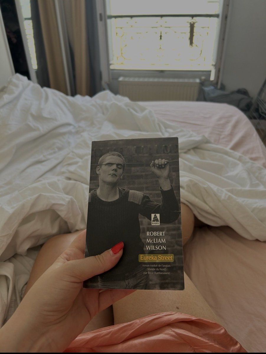 SaraSplvr's tweet photo. Et niveau découverte littéraire, Eureka street c’est la claque de ma 32eme année avec les Frères Karamazov https://t.co/fpGaEbPJ5J