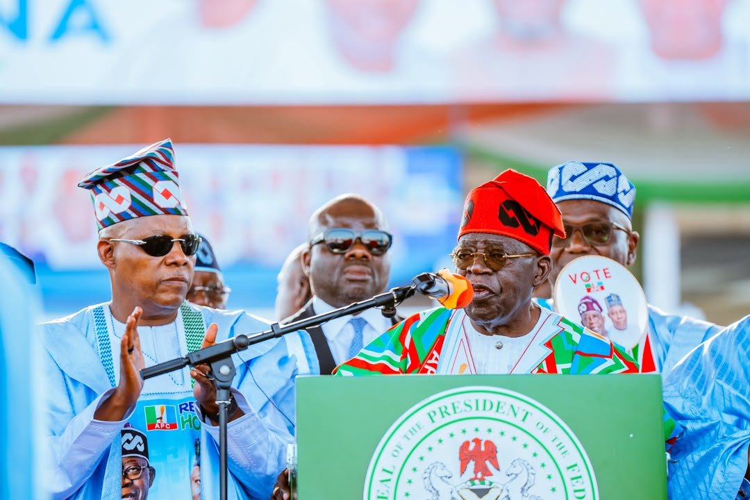 aonanuga1956's tweet photo. STATEHOUSE PRESS RELEASE

PRESIDENT TINUBU INAUGURATES 81KM ABUJA-KADUNA HIGHWAY AT CAMPAIGN FLAG-OFF, SAYS THE OPPONENTS  CREATED POVERTY

President Bola Ahmed Tinubu, on Saturday in Kaduna at the flag-off of his presidential campaign for the 2027 general elections, took a swipe at opposition leaders, accusing them of creating the poverty and hunger they now use to campaign against him.

"I hear my opponents talking about hunger and poverty. Who created it? They did. They created the hunger; they created the poverty. We are trying to eradicate it," President Tinubu said at the well-attended rally at the Ranchers Bees Stadium.

His jibe was apparently directed at the ADC presidential candidate, Atiku Abubakar, who served as vice-president between 1999 and 2007, during which many State-run businesses were privatised without paying the gratuities and pensions of thousands of laid-off workers.  Tinubu’s administration has been paying those workers.

At the rally, President Tinubu inaugurated the 81-kilometre section of the Kaduna-Abuja highway with a symbolic ribbon-cutting.

The President recalled Kaduna's historical significance as the city of leaders and the political headquarters of the northern region, adding that his administration has been working to eradicate poverty in the country.

President Tinubu thanked the people of Kaduna State for trusting him with their mandate in the 2023 elections and urged them to vote for him again, citing his record of achievements and investments in critical economic infrastructure in Kaduna State and the entire Northern region.

The  rally was attended by All Progressives National Chairman, Professor Netanwe Yilwatda, Vice President Kashim Shettima, wife of the President and wife of the Vice President, 32 Governors of the APC and former National Chairman of the APC, Senator Adamu Abdullahi, former governor Abdullahi Ganduje, among other party leaders

In his remarks, Vice President Kashim Shettima reaffirmed President Tinubu’s commitment to national unity, democratic stability and economic development, urging Nigerians to support the administration for continuity.

Senator Shettima recalled President Tinubu’s support for northern presidential candidates in previous elections, including former President Muhammadu Buhari, who won the 2015 and 2019 presidential elections.

He also cited Tinubu’s support for northern political leaders in earlier presidential contests, including former Vice President Atiku Abubakar and Mallam Nuhu Ribadu, describing the gesture as a demonstration of political loyalty, mutual respect and commitment to national unity.

The Vice President maintained that such political relationships had strengthened the APC and reinforced the need for Nigerians to work together towards a united and prosperous country.

He called on party members and supporters to sustain their solidarity with President Tinubu as the party seeks another mandate to continue its programmes for national development.

"We won the last election because you saw the best option before you. For the good people of Kaduna State, we have seen why you stood with us within the mandate of the APC, a mandate to redeem the fortune of this great state. This wisdom has made Kaduna State a unified place," Vice President Shettima said.

In his welcome address, Kaduna State Governor, Senator Uba Sani, commended President Tinubu for supporting state governments in implementing development programmes and pursuing their respective priorities.

Governor Uba Sani said collaboration between the Federal and state governments was essential to achieving sustainable development, particularly in infrastructure, agriculture and initiatives designed to improve citizens’ welfare.

He also acknowledged the contributions of the First Lady, Senator Oluremi Tinubu, to the welfare of women, children and families, describing such interventions as an important aspect of national development.

The governor urged APC supporters to remain vigilant against misinformation during the electioneering period, particularly misleading materials circulated on social media and content allegedly generated using artificial intelligence.

Similarly, the Director-General of the APC Presidential Campaign Council, Abdulaziz Yari, expressed confidence in the party’s ability to mobilise support for President Tinubu ahead of the 2027 general election.

Yari commended Governor Uba Sani, party leaders and other stakeholders for their collective efforts in organising the campaign flag-off, describing their participation as a demonstration of the party’s commitment to its political objectives.

He also defended the administration’s economic reforms, citing developments in the foreign exchange market, and urged Nigerians to assess the government based on its policies and performance.

The former Zamfara State governor further called on party supporters to guard against misinformation, expressing confidence in the APC’s political organisation, its experience in previous elections, and its track record.

Also speaking at the event during the virtual commissioning of Lot 1 (81 km) of the Abuja-Kaduna-Zaria-Kano Dual Carriageway, the Minister of Works, Engr. Dave Umahi highlighted infrastructure projects the Tinubu administration is undertaking in the North-West and across the country.

Bayo Onanuga

Special Adviser to the President

(Information & Strategy)

October 24, 2026