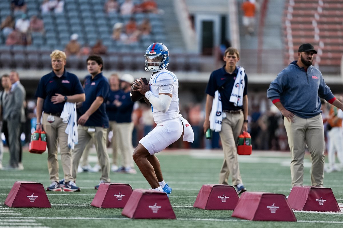 OleMissFB's tweet photo. We're 𝗟𝗜𝗩𝗘 from Austin 🤩 

#HottyToddy https://t.co/vfds11tkoF