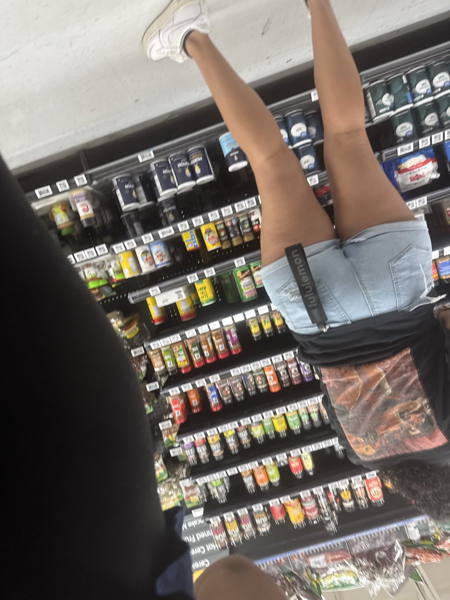 davidgrrr22's tweet photo. Some candid pics #candid #latina https://t.co/hxlxOwG0PY