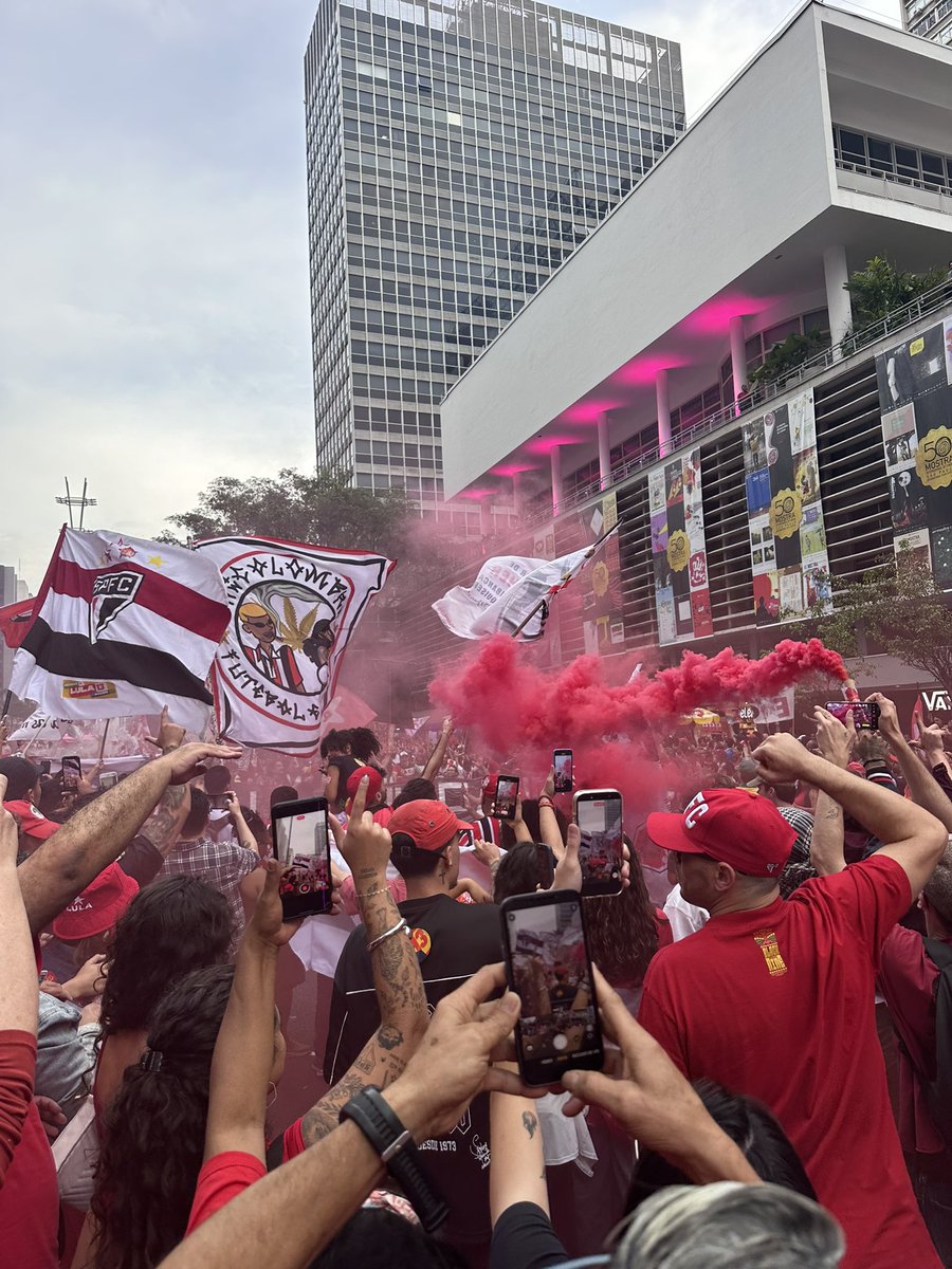 Kadsrp's tweet photo. São-paulinos contra o bolsonarismo. ✊🏻⭐️🇾🇪 https://t.co/UnOdJMHCvr