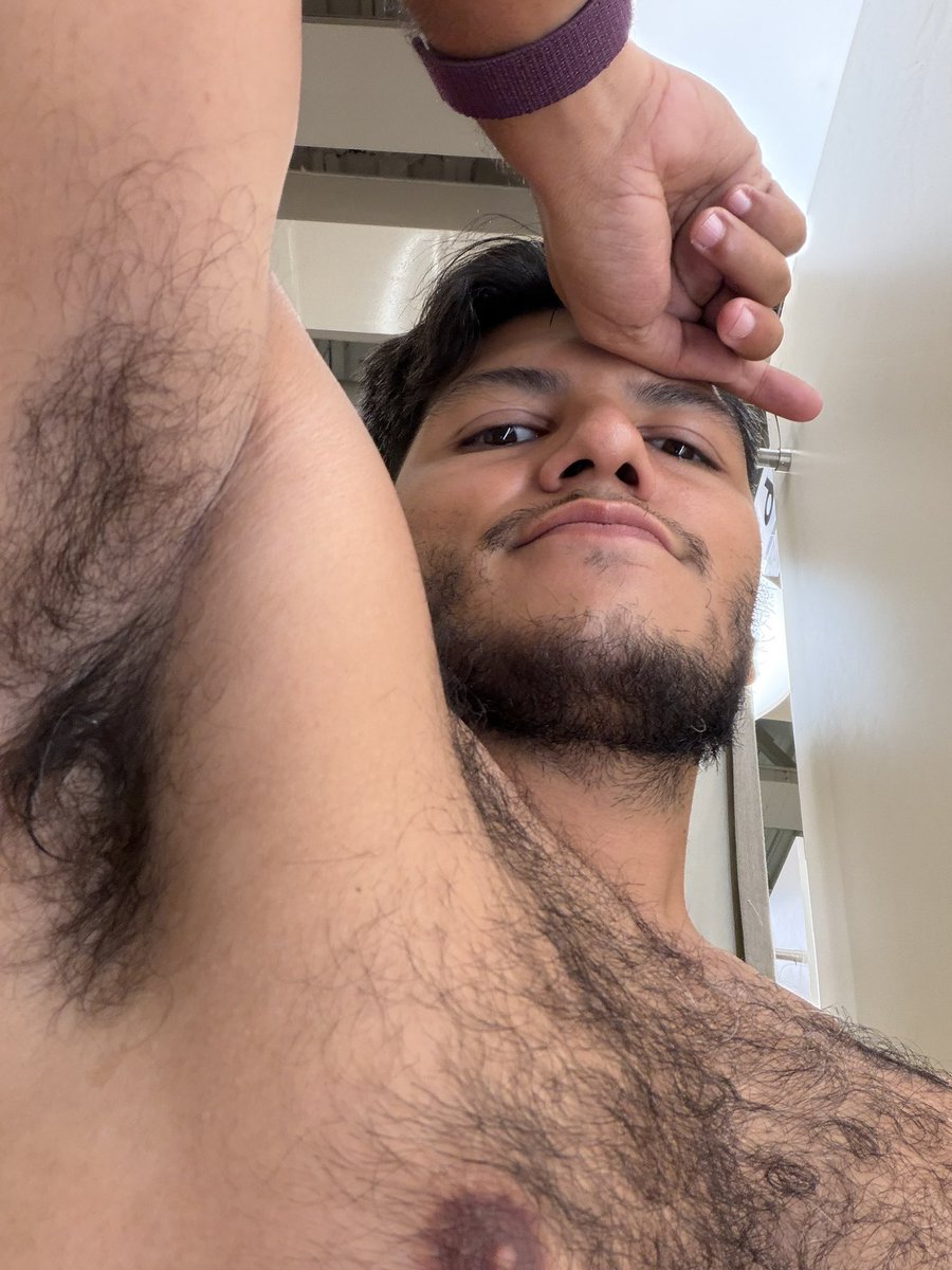 RobertOsoCun's tweet photo. Nada como el hedor de un vato recién salido del gym 😈 https://t.co/s8XF2kLBet