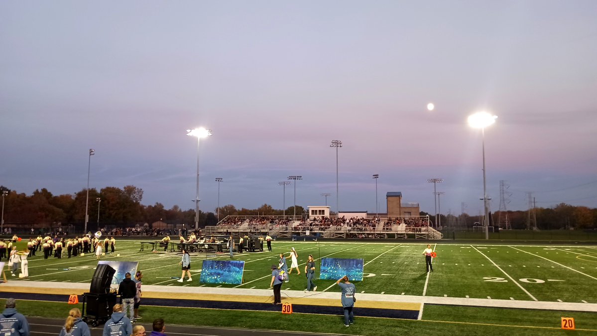 JohnnyForeRight's tweet photo. Current situation! Done directing traffic, paid in chili cheese dogs! Now taking a load off watching the last 4 bands under a waxing moon!  The smell of fire pits and kettle corn hangs in the crisp air! #IndianaNights #HighSchoolBandLife #FallNights 
#SmellsLikeFall https://t.co/0W1StIjN0r