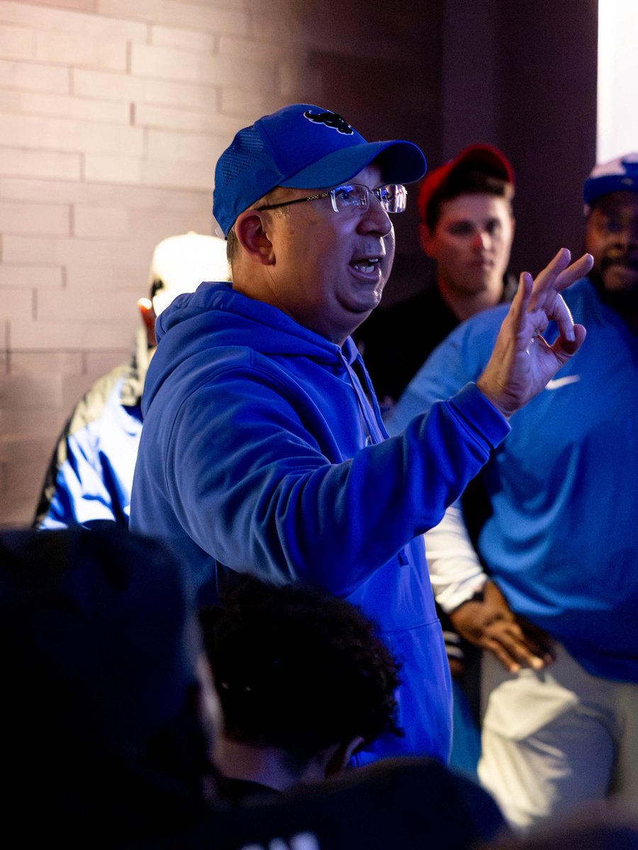 UBuffaloFB's tweet photo. Took care of business 😤

#UBhornsUP🤘l #BullMarket📈 https://t.co/coSwhD1iv8