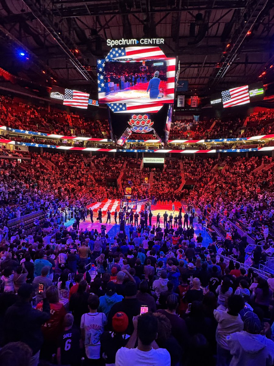 CLTGuide's tweet photo. 🔥 THE HORNETS ARE ROLLING!

Charlotte opens the second half on a 17-5 run to take a 20-point lead over Miami! 🐝

🏀 Dennis Schröder: 21 PTS
🏀 Brandon Miller: 20 PTS
🏀 Naz Reid: 18 PTS, 7 REB

🔥 Hornets shooting 50% from three (13-26) and dominating the boards 32-18!

CHA 83 | MIA 63
7:17 left in the 3rd.
