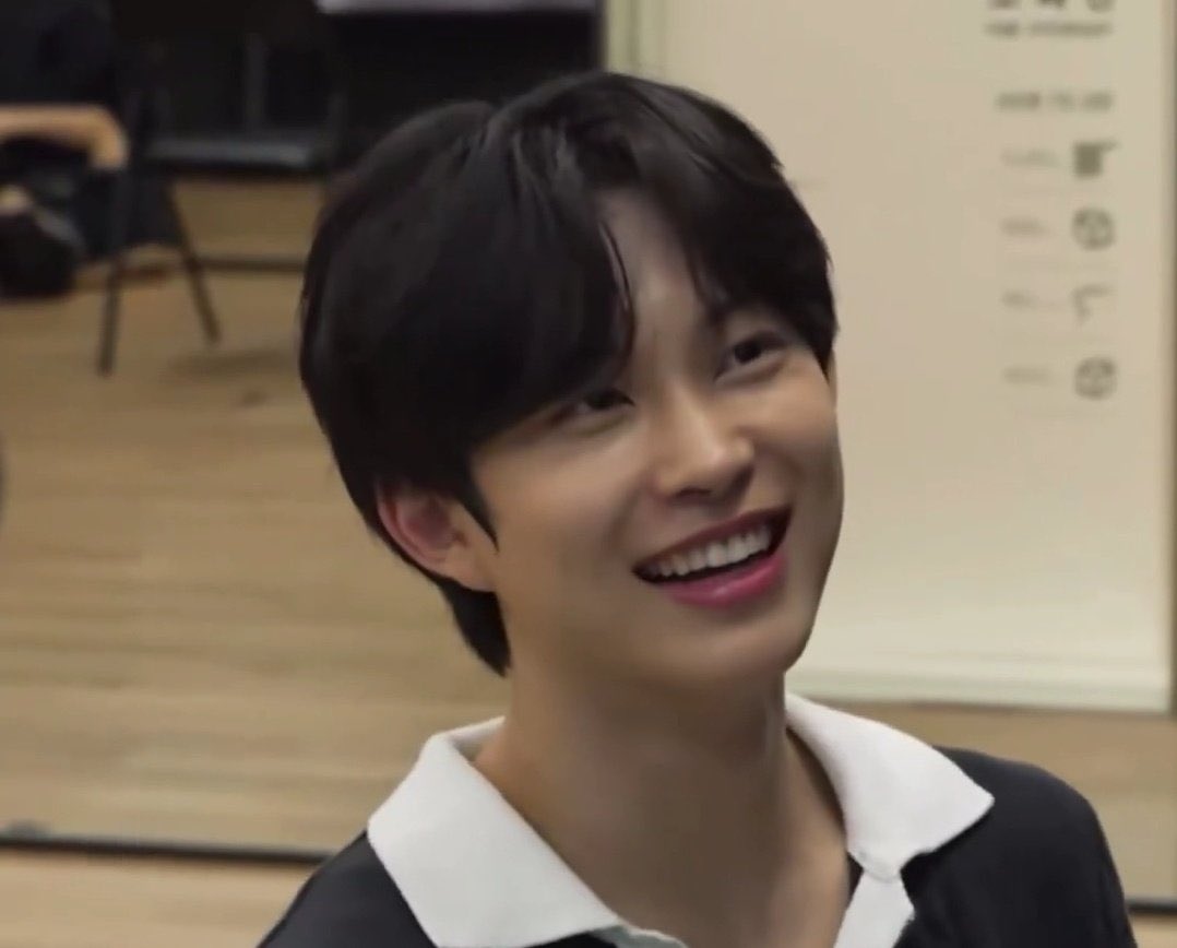 biasediary's tweet photo. geonwoo, i'll always be by your side, cheering for you. https://t.co/jwoIZImgDY