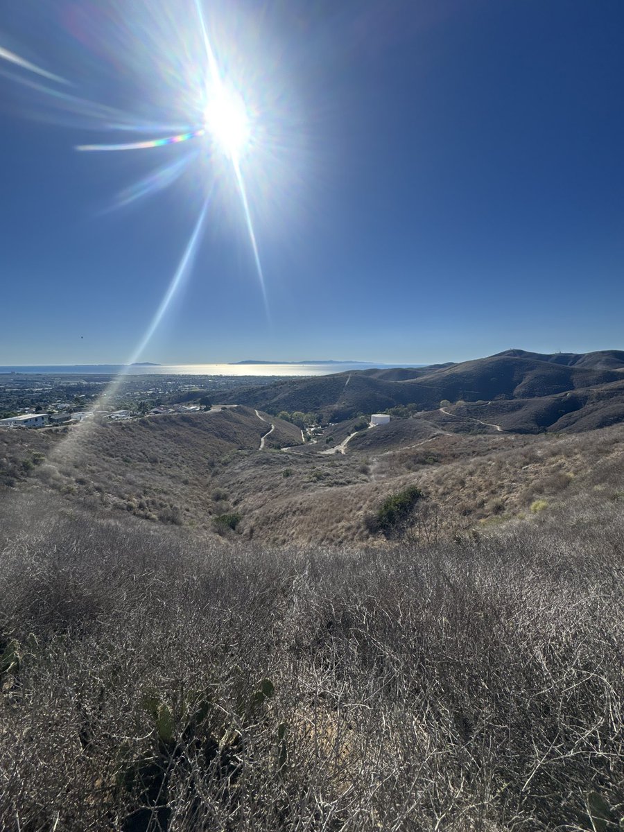 Oxrv9's tweet photo. Holy hike https://t.co/km4cHKqxbA