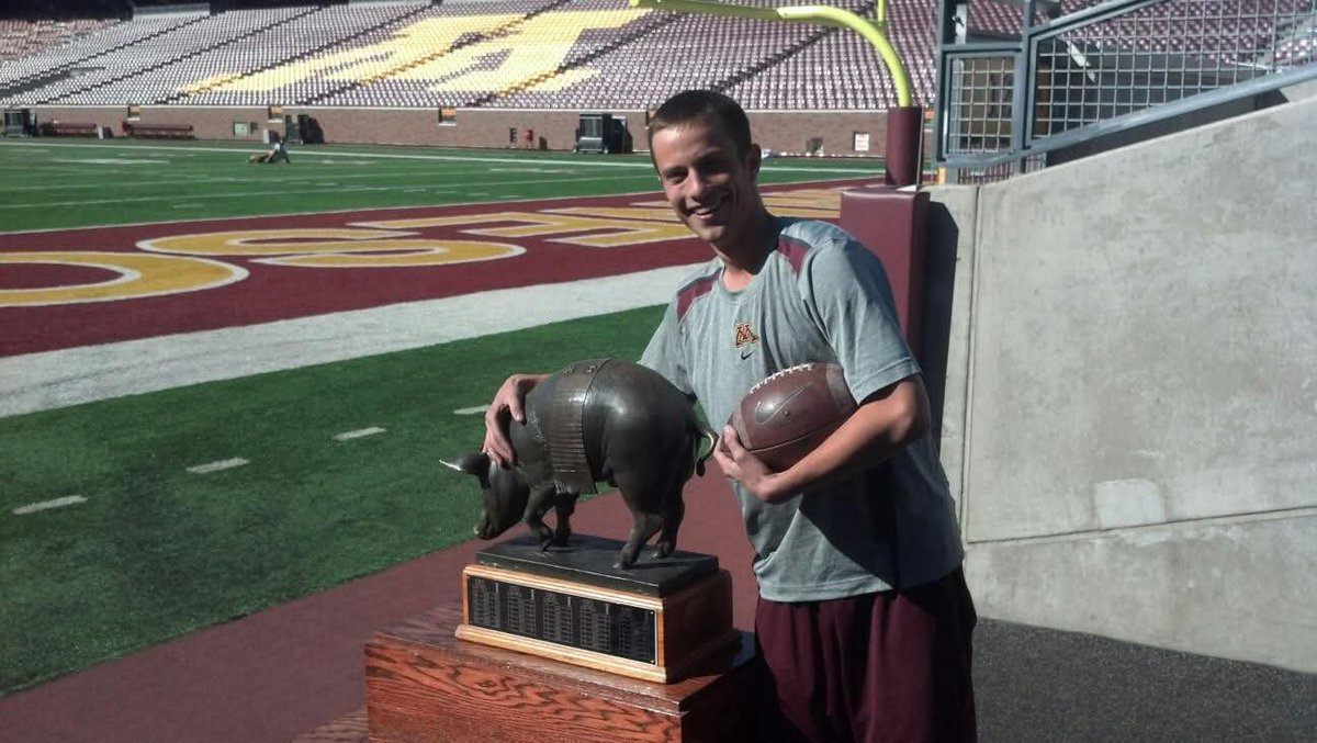CommonSenseSam's tweet photo. Shout out to my close personal friend, Floyd 🤙 

Welcome home, buddy! #SkiUMah https://t.co/673uXXC3RT