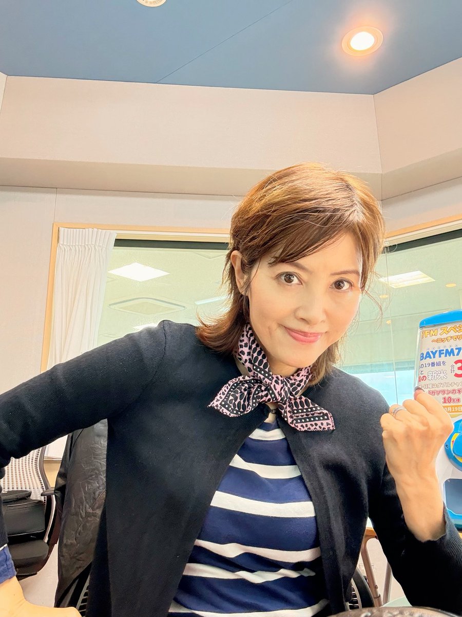 oginome_info's tweet photo. おはようございます😃。 #日コネ 本日もどうぞよろしくです📻！
(今日のコーデは、何ちゃってパリマダム🇫🇷の日曜日風)
#bayfm 🕘9:00〜11時まで https://t.co/2oQN9gP8Bm