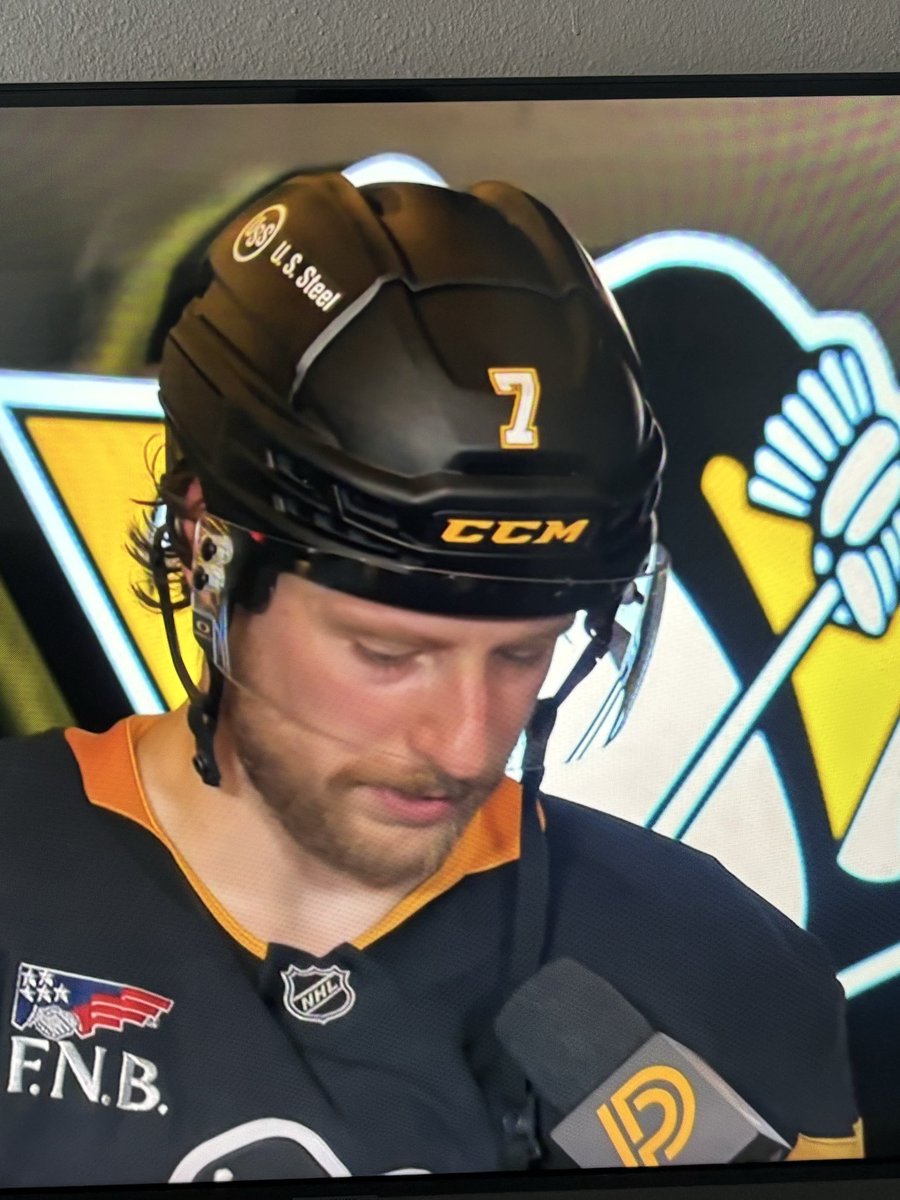 strictsidneyc's tweet photo. why he look so sad https://t.co/GA1lGGCqwm