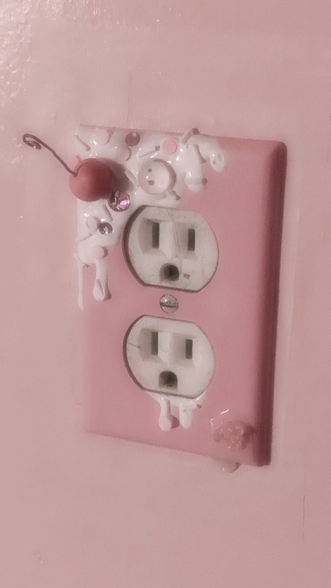 dollsciples's tweet photo. visiting  my  cousin  cherry  &amp;  omg..  her  house  is  SO  cuteness..  ♡🧁 https://t.co/D5Si1BOBNV