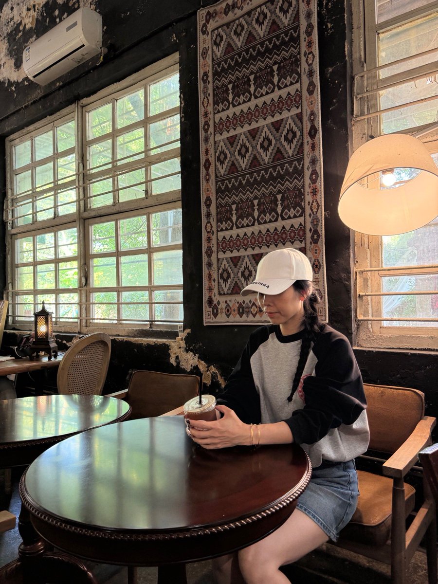 s2_hwani_'s tweet photo. [秃]でもオシャレを楽しむ、[挤]れた路地のコーヒーショップで[舜]のひととき。 https://t.co/dEaEcI1JYm