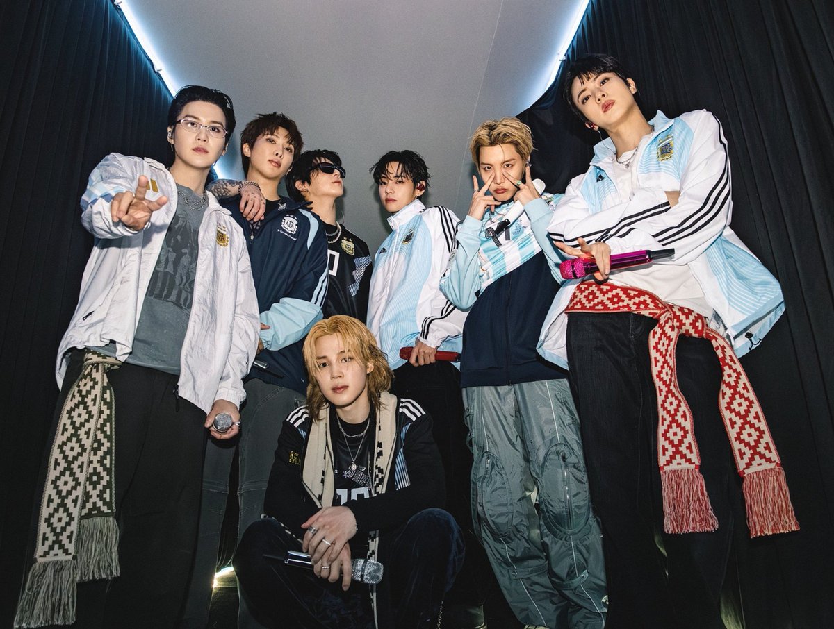 DDAENG218's tweet photo. bts como gauchos y villeros dios los amo https://t.co/BgYvG1Uxs1