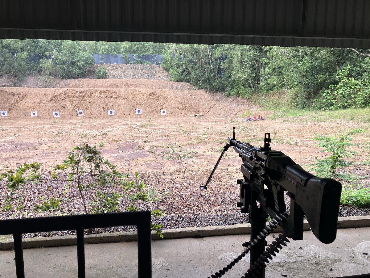 usapusuke's tweet photo. クチトンネル内の実弾射撃に来たまる https://t.co/P6B86Mpq2K