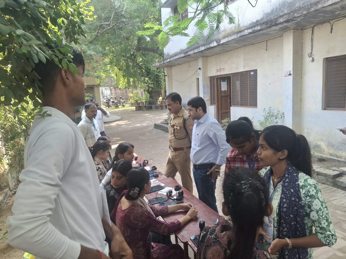DMMau1's tweet photo. प्रारंभिक अर्हता परीक्षा(PET)2026 के दौरान सोनी धापा खंडेलवाल बालिका इंटर कॉलेज का निरीक्षण कर परीक्षा को सुचितापूर्ण ढंग से संपन्न कराने हेतु संबंधित अधिकारियों को आवश्यक निर्देश दिए।
@CMOfficeUP @UPGovt @InfoDeptUP https://t.co/eF2ThnzIxK
